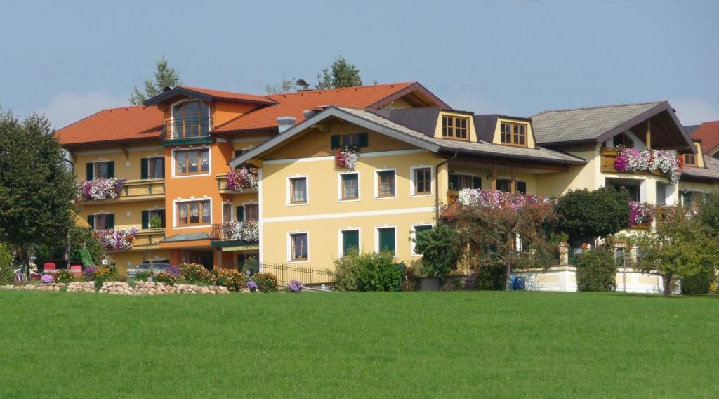 Ferienhotel Herzog Ноймаркт ам Валерзее Екстериор снимка
