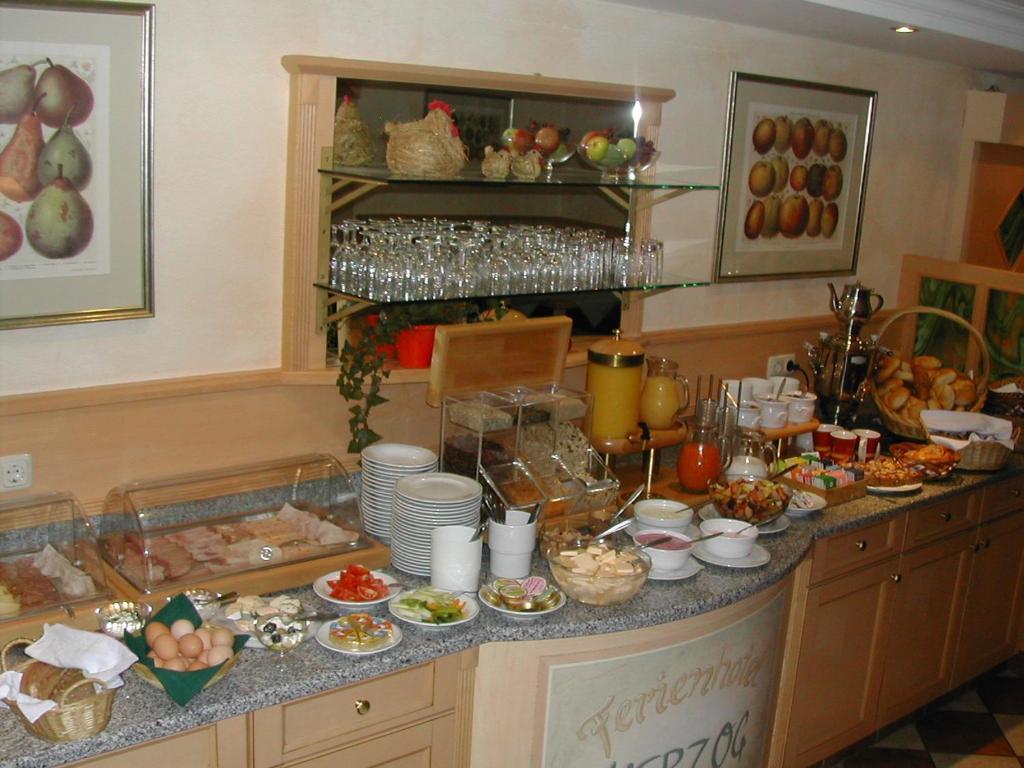 Ferienhotel Herzog Ноймаркт ам Валерзее Екстериор снимка